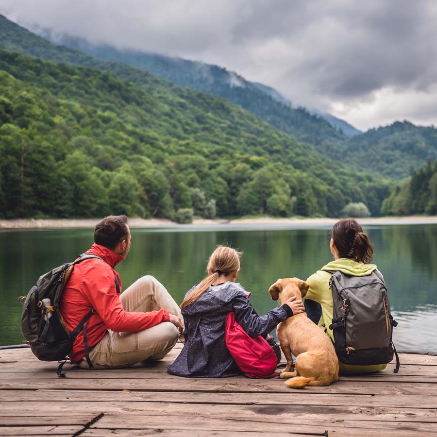 family-mountain-lake